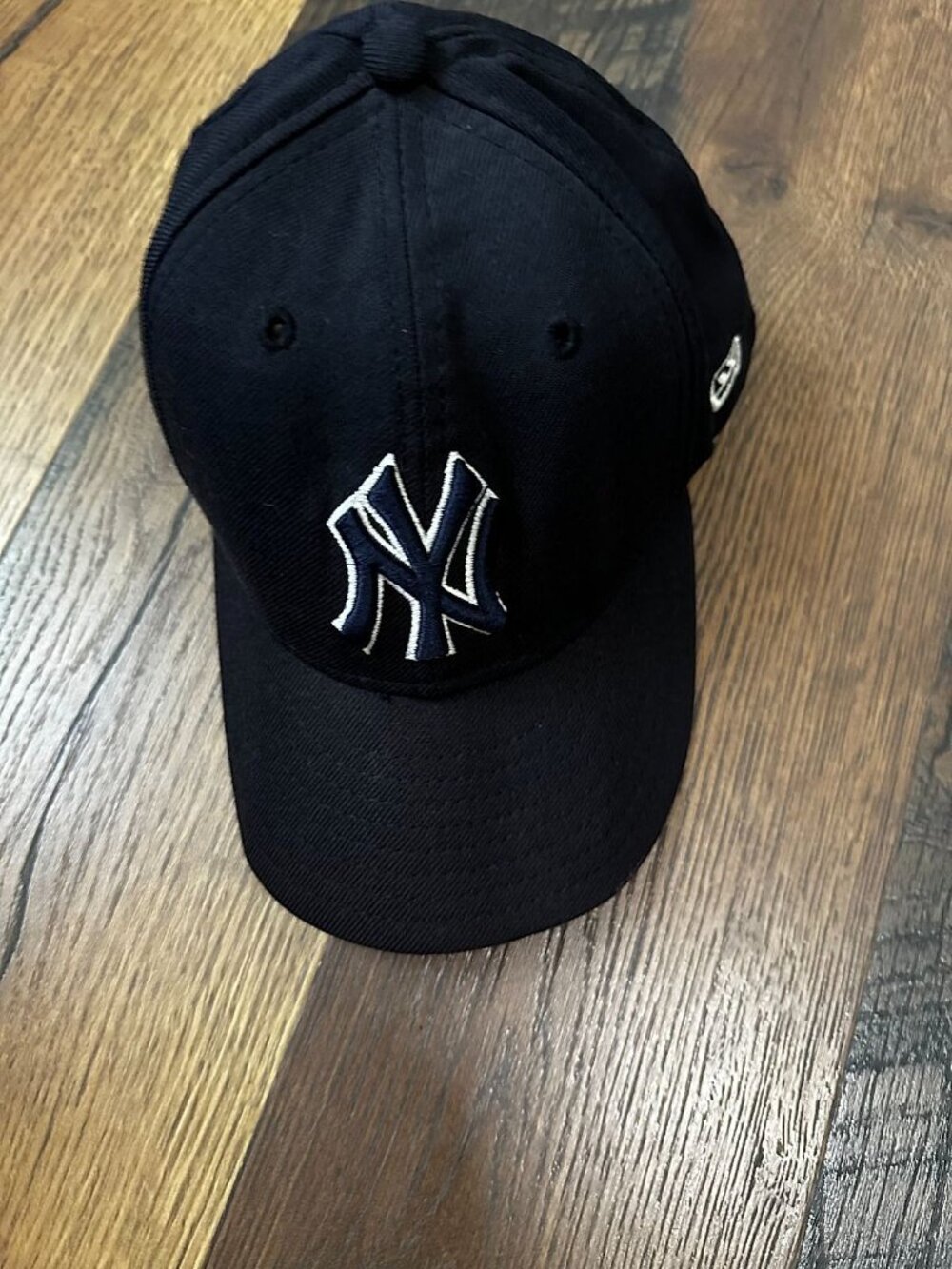 New Era Fits New York Yankees Fitted Baseball Cap, Navy with White-Outlined Navy